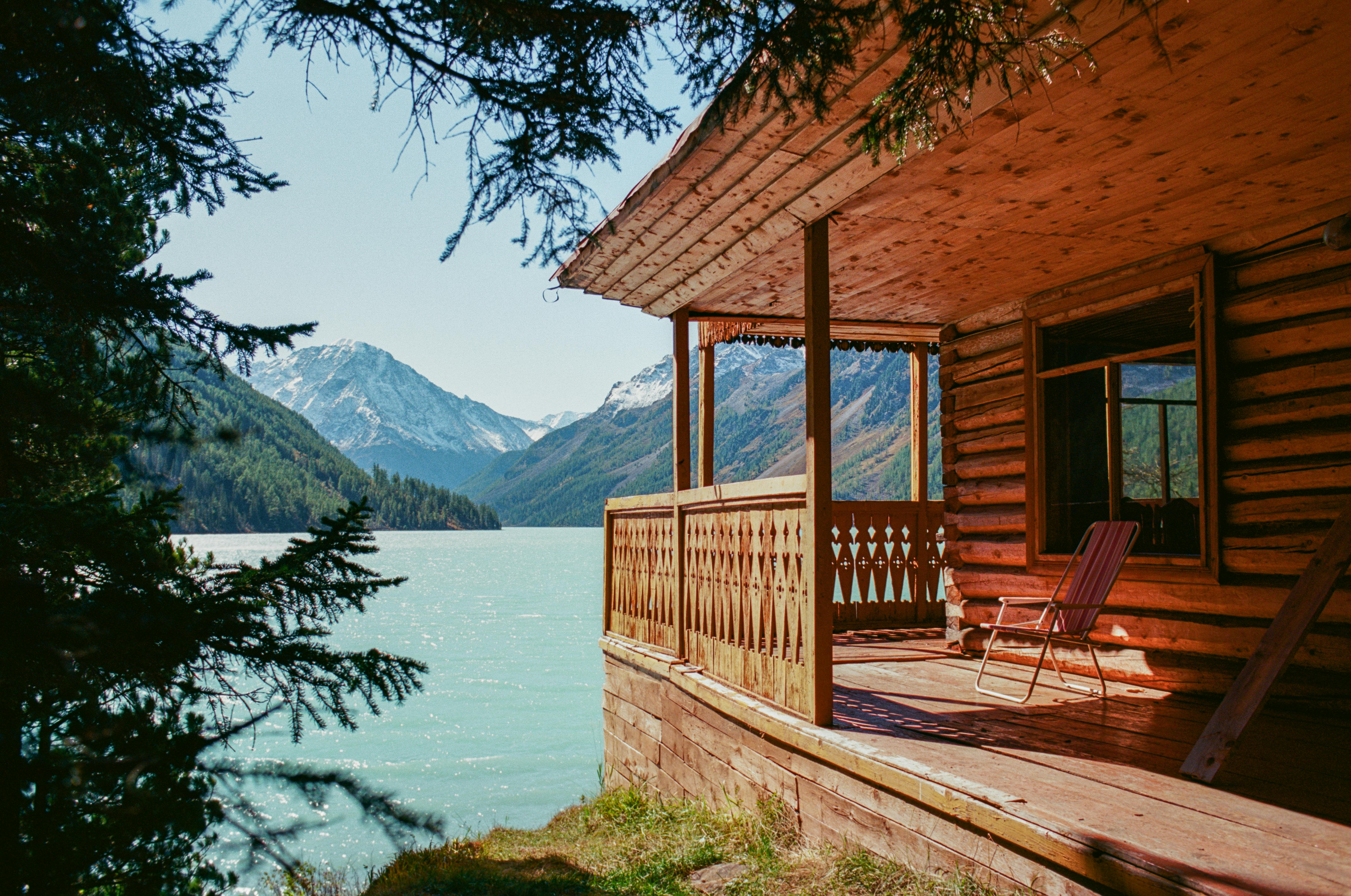 FlyVault Lodge